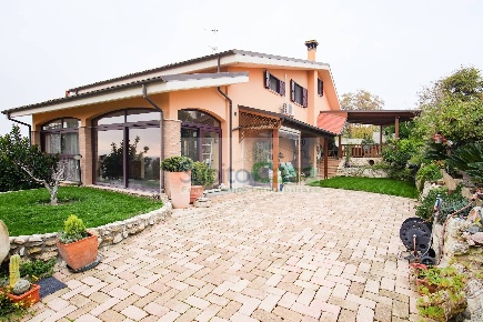 Foto Villa unifamiliare in Via Luigi De Crecchio, Chieti Chieti Scalo
