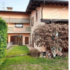 Foto Casa indipendente in Montenero, Rovato di 232 m² con 7 locali