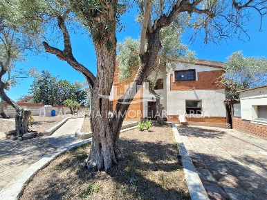 Foto Villa singola a Sassari Buddi Buddi di 264 m² con 9 locali in vendita