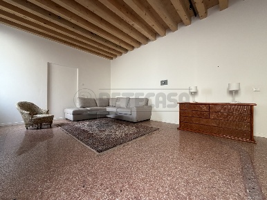 Foto Appartamento a Bassano del Grappa di 120 m² con 5 locali in affitto
