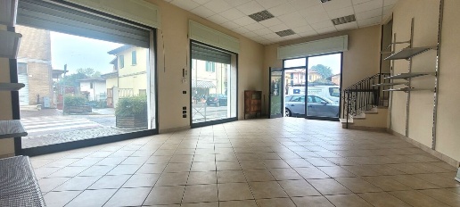Foto Locale commerciale in Via Fornaci 23, Brescia di 75 m² con 2 locali
