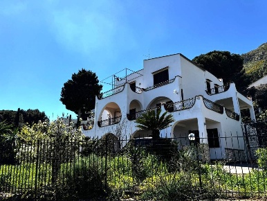 Foto Villa bifamiliare a Trabia Balestrate Foce di 431 m² con 10 locali