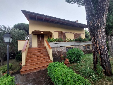 Foto Villa unifamiliare in Via Don Giovanni Minzoni, Calenzano Centro
