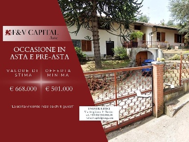 Foto Villa unifamiliare in Strada del Redentore, Moncalieri di 610 m²