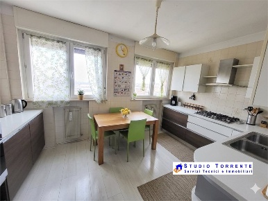 Foto Appartamento in VIA CESARE BATTISTI, Bollate di 95 m² con 3 locali
