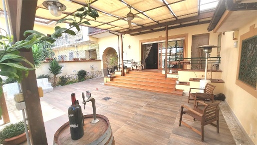 Foto Villa unifamiliare a Casoria Centro di 200 m² con 3 locali in vendita