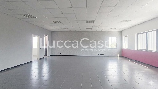 Foto Ufficio a Lucca Mugnano di 130 m² con 1 locali in affitto