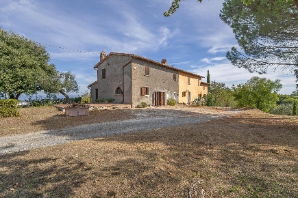 Foto Casale a Palaia di 400 m² con 12 locali in vendita