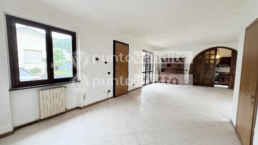 Foto Appartamento a Lucca Nave di 95 m² con 4 locali in vendita