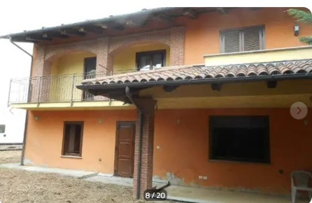 Foto Casa indipendente a Cavour di 360 m² con 12 locali in vendita