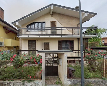 Foto Villa unifamiliare a Cesate di 334 m² con 9 locali in vendita