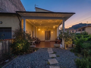 Foto Casa indipendente a Vicopisano Centro di 150 m² con 5 locali