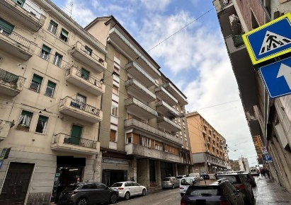Foto Negozio a Ancona Stazione di 324 m² con 1 locali in vendita