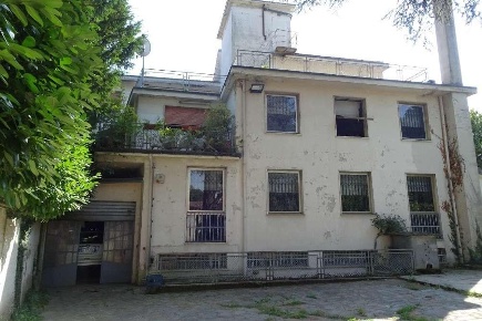 Foto Negozio a Trezzo sull'Adda di 763 m² con 12 locali in vendita