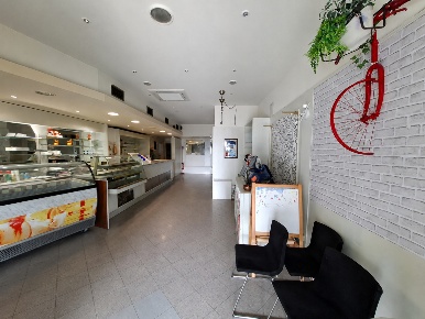 Foto Locale commerciale a Peccioli Centro di 200 m² con 3 locali in vendita