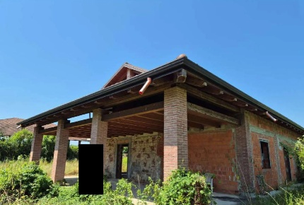 Foto Casa indipendente a Rivarolo Canavese di 416 m² con 10 locali