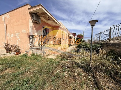 Foto Villa unifamiliare in VIALE GARRONE, Siracusa di 151 m² con 6 locali