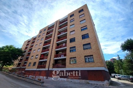 Foto Appartamento in Carducci, Campobasso Vazzieri di 117 m² con 5 locali