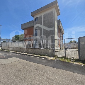 Foto Ufficio in Via Guido Rossa 1, Diso Centro di 355 m² con 5 locali