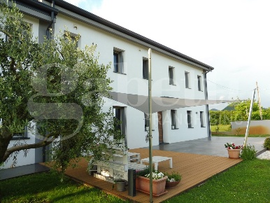 Foto Villa bifamiliare in Via Crearo 57/1, Noventa Vicentina di 235 m²