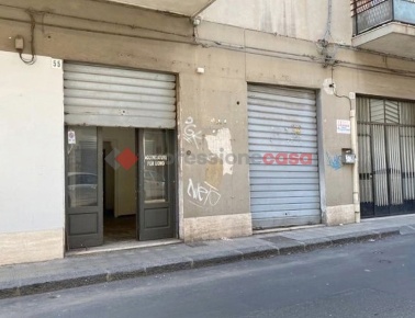 Foto Negozio in Via San NicolÃ² al Borgo 55, Catania Borgo di 35 m²