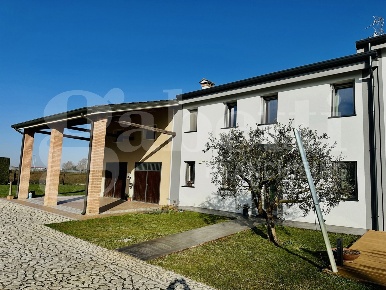 Foto Villa bifamiliare in Via Crearo 57/2, Noventa Vicentina di 160 m²