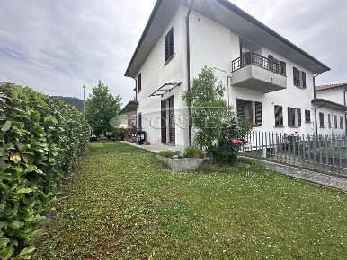 Foto Appartamento a Città di Castello di 330 m² con 9 locali in vendita