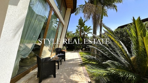 Foto Villa unifamiliare in Via Nino Consiglio, Siracusa di 231 m²