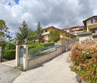 Foto Appartamento in STRADA STATALE 80, L'Aquila di 170 m² con 5 locali