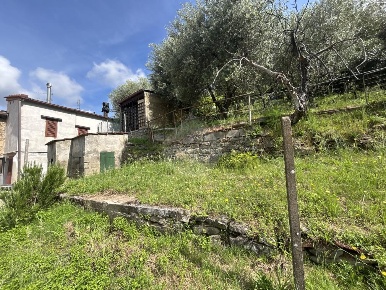 Foto Casa indipendente in via di santomoro, Pistoia di 65 m² con 4 locali