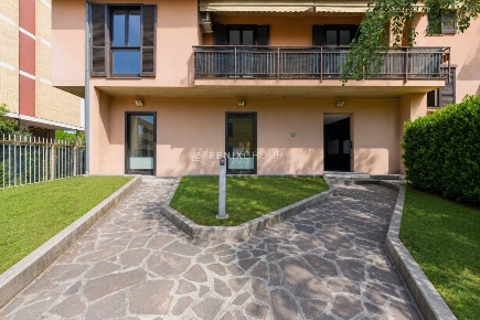Foto Negozio in VIA SAN PAOLO 2, Agrate Brianza Centro di 190 m² in vendita