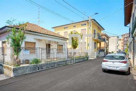Foto Villa unifamiliare in via Bergamo, Cesano Maderno di 167 m² in vendita