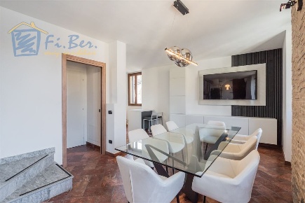 Foto Appartamento in Via San Francesco D'assisi, Ronco Briantino di 136 m²