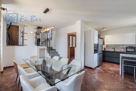 Foto Appartamento in Via San Francesco D'assisi, Ronco Briantino di 136 m²