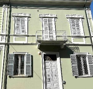 Foto Locale commerciale in PIAZZALE MATTEOTTI, Pesaro Centro Mare di 42 m²