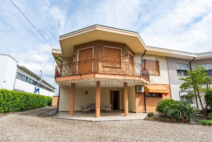 Foto Villa bifamiliare in Via Riviera Berica 38/1, Nanto Ponte Di Nanto