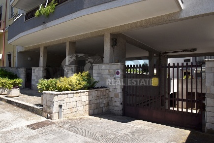 Foto Appartamento in Via Lequile 26, Lecce Stazione di 150 m² con 8 locali