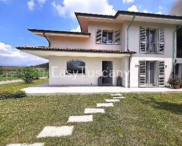 Foto Villa bifamiliare in Via Giacomo Puccini, Porcari Centro di 250 m²