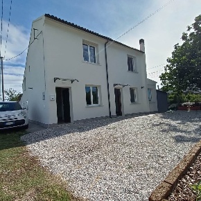 Foto Rustico a Polesella di 159 m² con 9 locali in vendita
