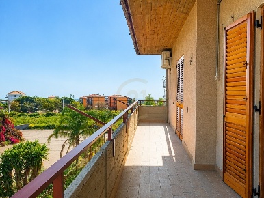 Foto Appartamento in Strada N 18 8, Giarre Centro di 110 m² con 5 locali