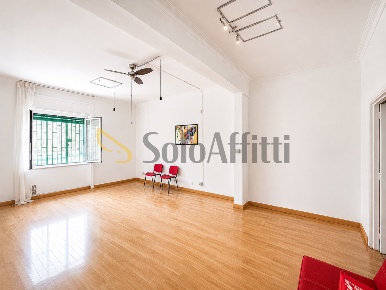 Foto Appartamento in Via Annibale Caccavello, Napoli Vomero di 60 m²