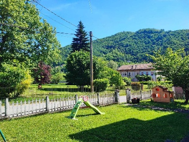 Foto Appartamento in Località Lugherzano, Bettola di 220 m² con 8 locali