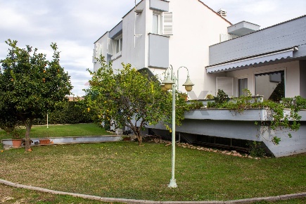 Foto Villa unifamiliare in via Magalotti, Anzio di 230 m² con 9 locali