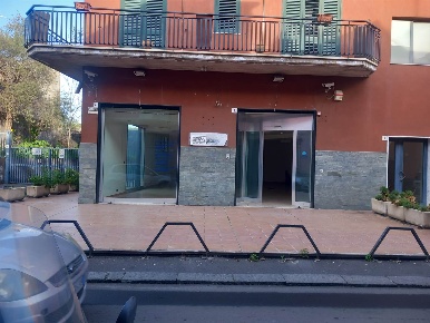 Foto Negozio a Catania Barriera - Leucatia di 138 m² con 2 locali