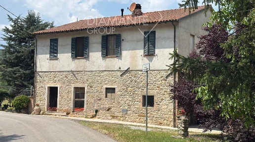 Foto Rustico a Piegaro Centro di 386 m² con 6 locali in vendita