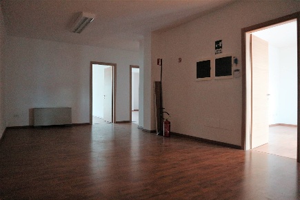 Foto Ufficio in via cattaneo 6-8, Latina Centro Storico di 145 m²