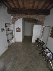 Foto Negozio a Pistoia Centro Storico di 30 m² con 1 locali in vendita
