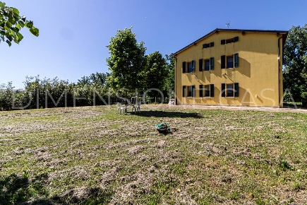 Foto Villa bifamiliare a San Possidonio Centro di 215 m² con 6 locali