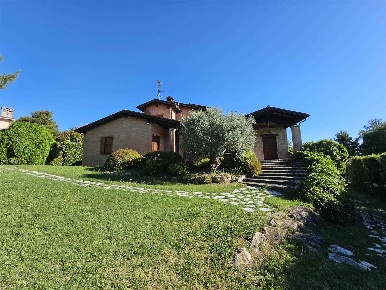 Foto Villa unifamiliare a San Severino Marche Serripola di 409 m²