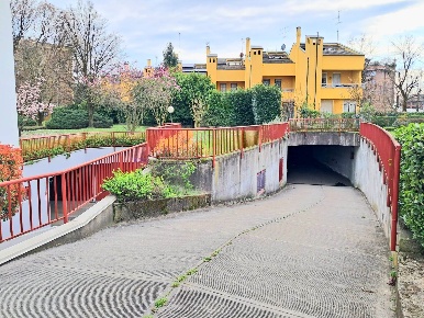 Foto Garage in Via Po 19, Monza San Fruttuoso di 33 m² con 2 locali